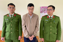 Bắt chi cục trưởng dự trữ nhà nước Tuyên Quang và thuộc cấp