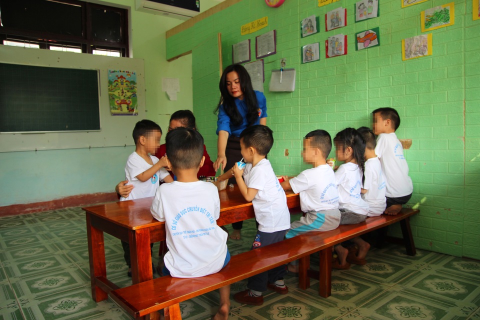 Cô giáo 8x và hành trình đến với những đứa trẻ chuyên biệt - 1 Cô giáo 8x và hành trình đến với những đứa trẻ chuyên biệt - 1