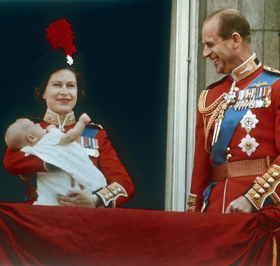 Nữ hoàng Elizabeth II và Hoàng thân Philip: Những khoảnh khắc đẹp nhất - 12 Nữ hoàng Elizabeth II và Hoàng thân Philip: Những khoảnh khắc đẹp nhất - 12