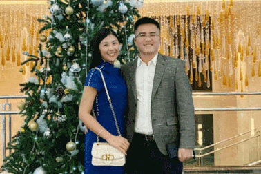 Bạn trai Hoa hậu Ngọc Hân công khai đăng ảnh đôi cùng bạn gái