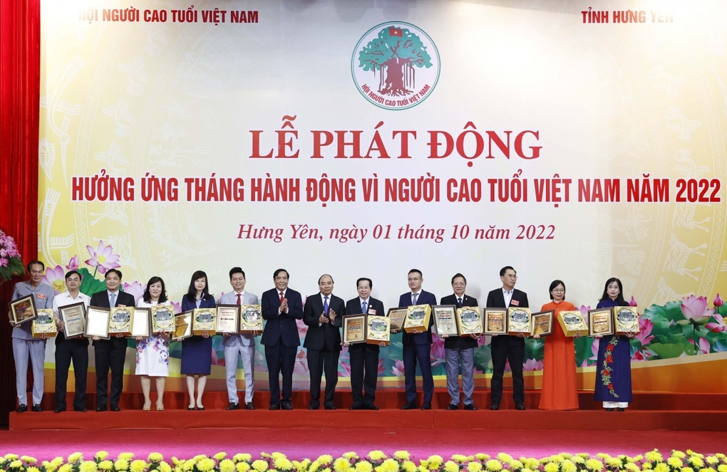 Chủ tịch nước: Hành động để mọi người cao tuổi được quan tâm, chăm sóc tận tình - 8 Chủ tịch nước: Hành động để mọi người cao tuổi được quan tâm, chăm sóc tận tình - 8