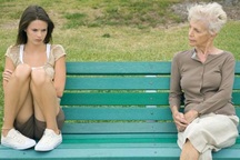 Các pha "chọc gậy" xứng tầm "đi vào lòng đất" của… những bà hàng xóm