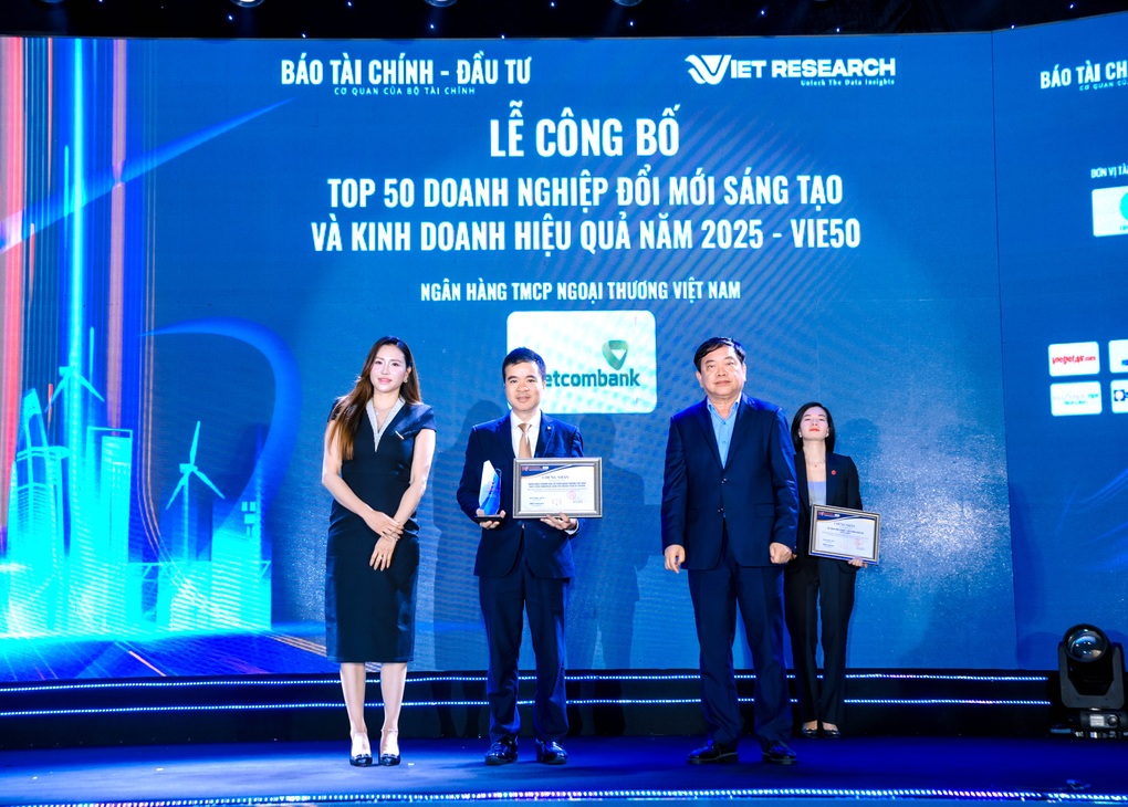 Vietnam Summit 2025 bình chọn Vietcombank dẫn đầu ngành ngân hàng về đổi mới sáng tạo và ESG - 2 Vietnam Summit 2025 bình chọn Vietcombank dẫn đầu ngành ngân hàng về đổi mới sáng tạo và ESG - 2