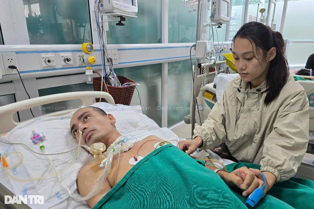 Chồng bị rắn hổ mang chúa cắn nguy kịch, vợ nghèo ôm con thơ cầu cứu - 4 Chồng bị rắn hổ mang chúa cắn nguy kịch, vợ nghèo ôm con thơ cầu cứu - 4