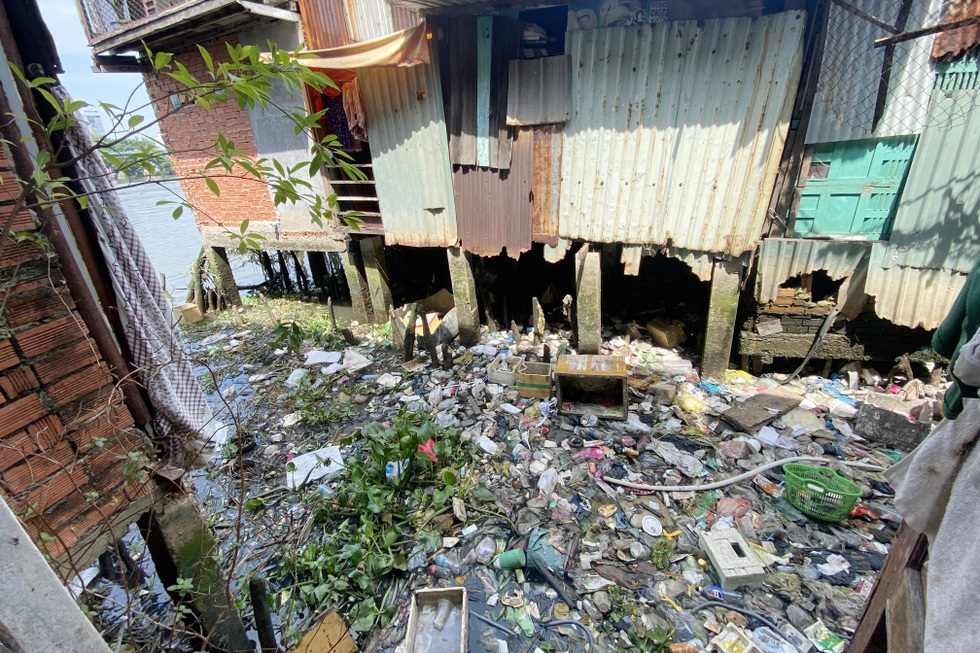 Sống khổ trên những tuyến kênh ô nhiễm ở TPHCM