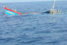 Hai tàu cá bị sóng đánh chìm, 15 người mất tích