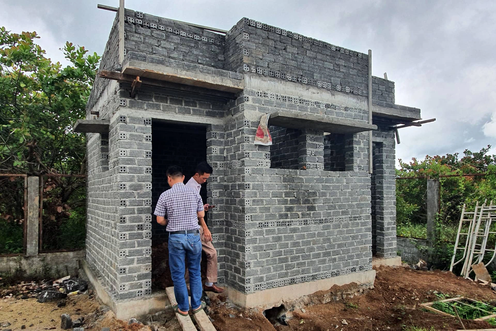 Kiểm tra việc xã vùng khó dùng 1,6 tỷ đồng quỹ an sinh xây 8 nhà vệ sinh - 1 Kiểm tra việc xã vùng khó dùng 1,6 tỷ đồng quỹ an sinh xây 8 nhà vệ sinh - 1