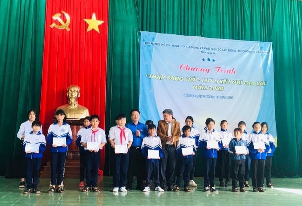 Thắp sáng ước mơ thiếu nhi Gia Lai năm 2020 - 1 Thắp sáng ước mơ thiếu nhi Gia Lai năm 2020 - 1