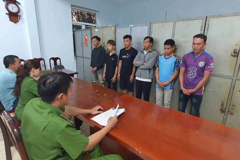 Sau chầu nhậu tại lô cao su, bé gái 14 tuổi bị nhiều đối tượng hiếp dâm - 1 Sau chầu nhậu tại lô cao su, bé gái 14 tuổi bị nhiều đối tượng hiếp dâm - 1
