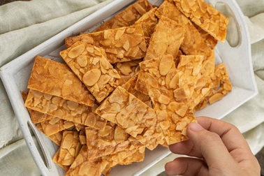 Kẹo handmade 1 triệu đồng/kg, chủ tiệm đóng cửa từ chối bớt khách