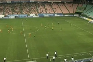 Cầu thủ đá phản lưới nhà được hoan nghênh