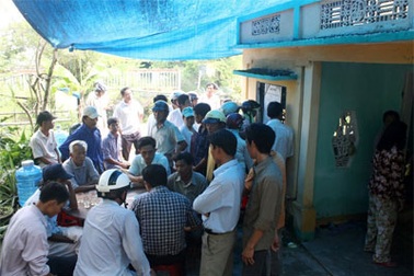 Ngã xuống hồ, 3 học sinh chết đuối thương tâm