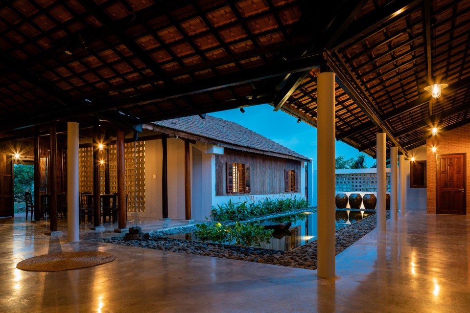 Nhà gỗ truyền thống như biệt phủ xưa của gia đình 3 thế hệ ở Nam Bộ - 5 Nhà gỗ truyền thống như biệt phủ xưa của gia đình 3 thế hệ ở Nam Bộ - 5