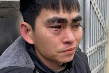 Tài xế Lexus đánh tới tấp nam shipper ở Hà Nội