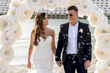 Cựu hoa hậu Anh khoe ảnh cưới lãng mạn