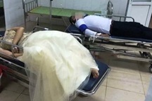 Đôi nam nữ mặc áo cưới tự vẫn