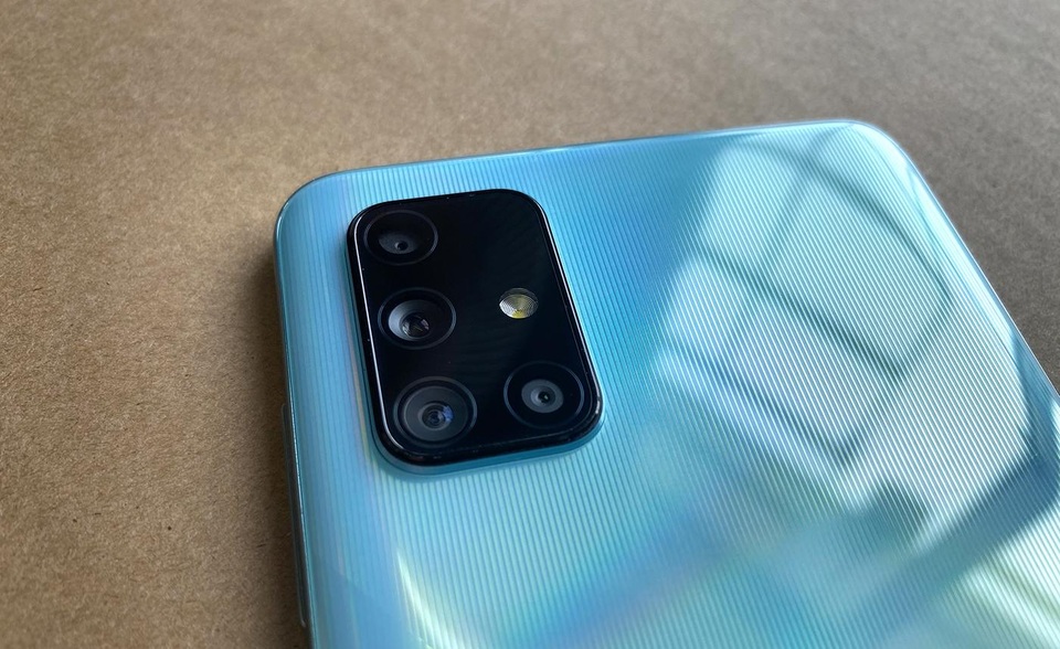 Cận cảnh Galaxy A71 camera 64MP tại Việt Nam - 6 Cận cảnh Galaxy A71 camera 64MP tại Việt Nam - 6