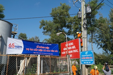 Người dân xã đảo Tiên Hải lần đầu tiên được sử dụng điện lưới quốc gia