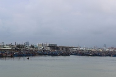 Phát tin khẩn tìm ngư dân rơi xuống biển mất tích