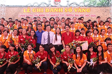 123 thủ khoa xuất sắc ghi danh Sổ vàng tại Văn Miếu