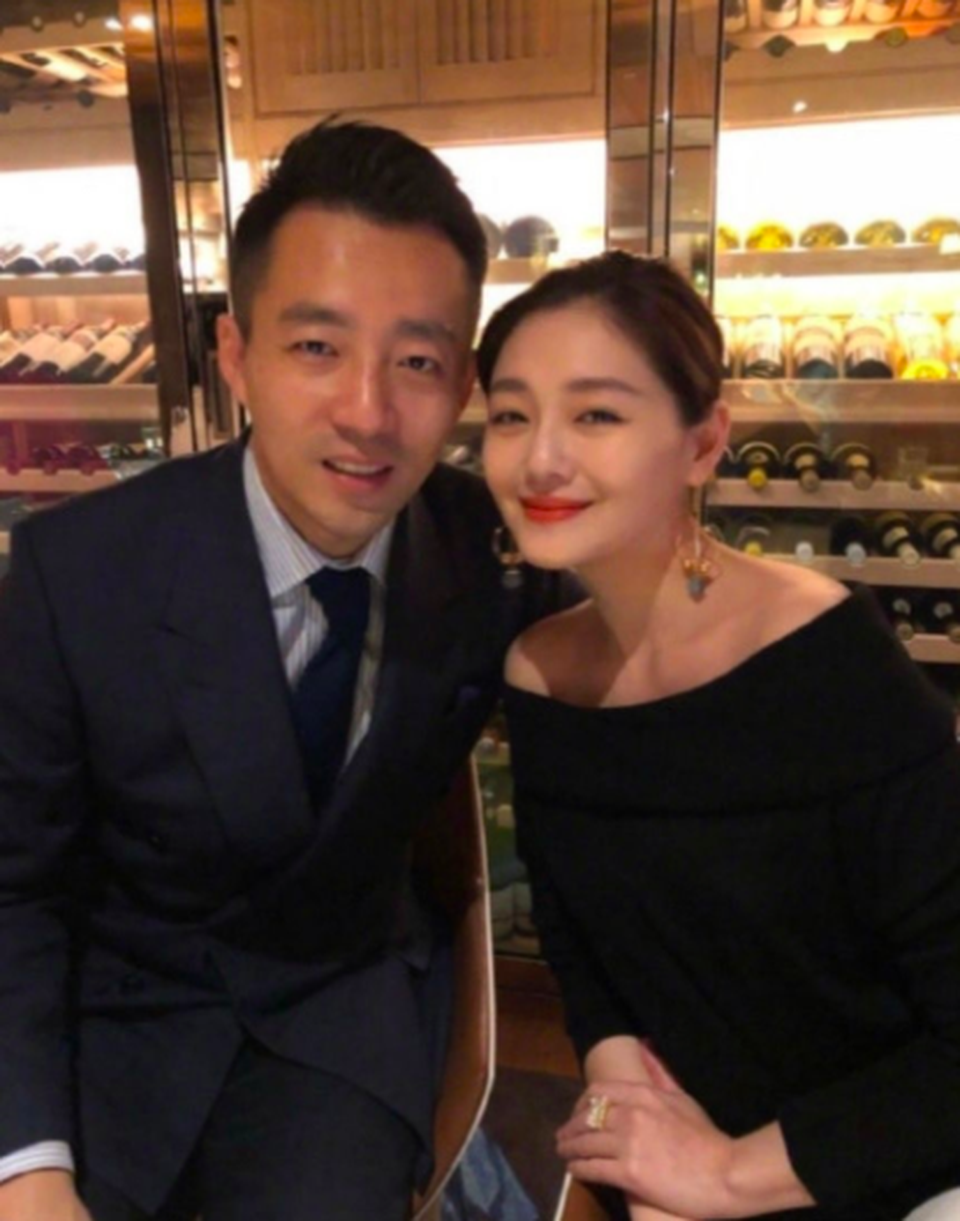 Chồng gặp khó khăn, Từ Hy Viên rao bán biệt thự nỗ lực giúp ông xã - 1