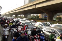 Hà Nội: Xén dải phân cách mở rộng mặt đường Nguyễn Xiển