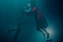 Phim 18+ hay nhất năm về tình yêu giữa cô gái câm và thủy quái