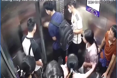Người đàn ông suýt bị thang máy chung cư HH Linh Đàm "nuốt chửng"