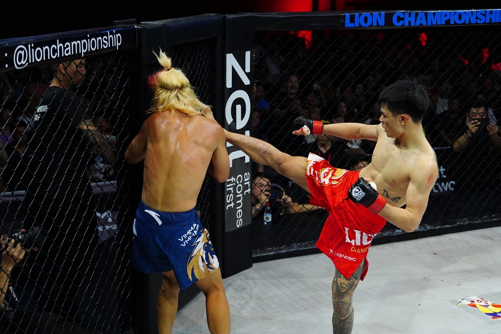 Võ sĩ Việt Nam đánh bại đối thủ Trung Quốc ở MMA Championship 24 - 2 Võ sĩ Việt Nam đánh bại đối thủ Trung Quốc ở MMA Championship 24 - 2
