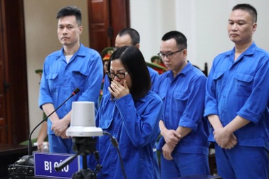 Cựu thư ký tài chính Công ty AIC bật khóc kêu oan