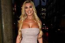 Christine McGuinness gợi cảm với váy ôm sát