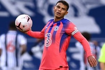 Thiago Silva mắc sai lầm chết người, hàng thủ Chelsea tệ chưa từng thấy