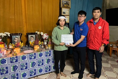 Hỗ trợ 35 triệu đồng đến gia đình có người tử nạn trong mưa lũ