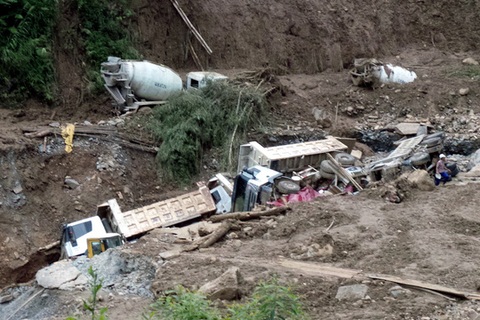 72 người chết trong đợt mưa lũ kinh hoàng