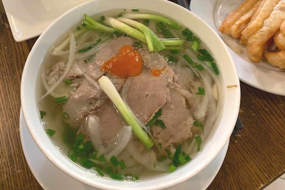 Bị người yêu chia tay vì em ăn bát phở mà húp như phàm phu tục tử thế - 1 Bị người yêu chia tay vì em ăn bát phở mà húp như phàm phu tục tử thế - 1