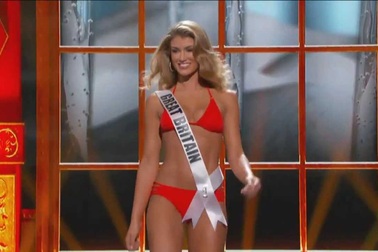 Amy Willerton bốc lửa với áo tắm