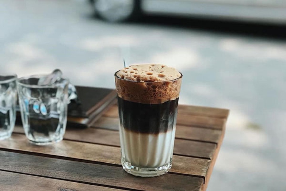 Bạc xỉu 3 tầng, thức uống xưa cũ của người Sài Gòn - 1 Bạc xỉu 3 tầng, thức uống xưa cũ của người Sài Gòn - 1