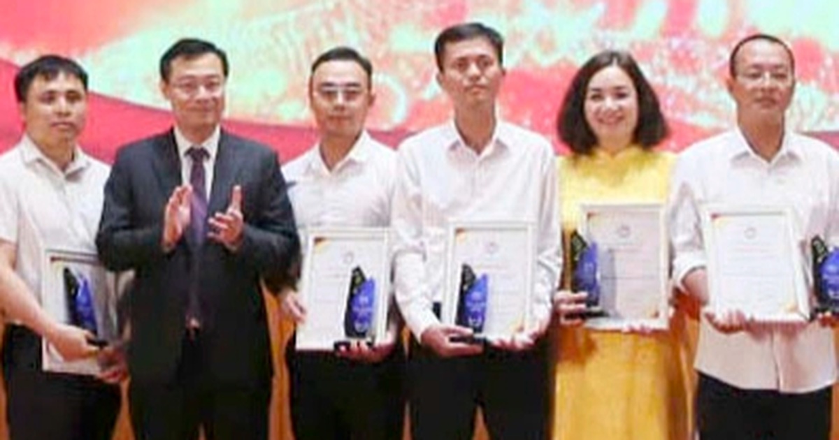 Phóng viên báo Dân trí đạt giải C Giải Báo chí Quảng Ninh