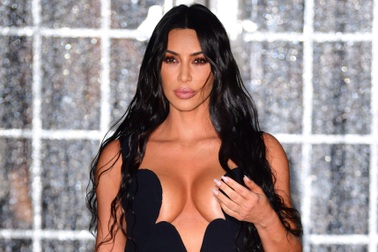 Kim Kardashian bị chỉ trích khi khoe tranh con vẽ