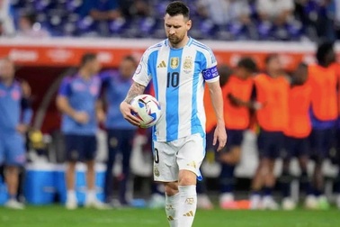 Đá hỏng penalty, Messi hết lời ca ngợi thủ môn Emiliano Martinez