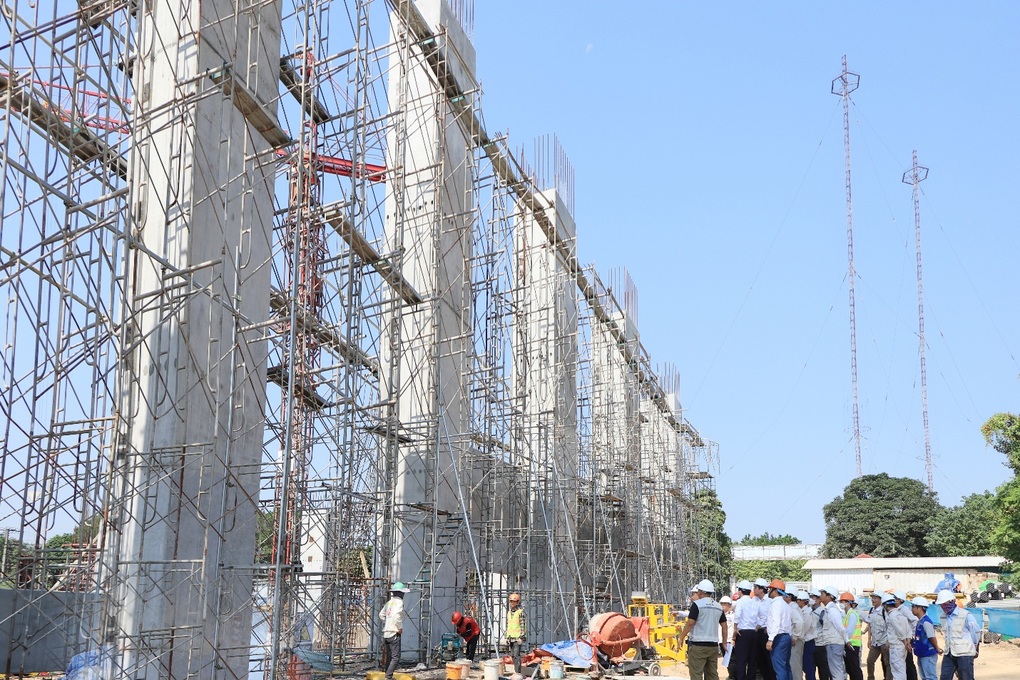 Nhộn nhịp ở đại công trường nhà máy điện rác Seraphin của AMACCAO - 1 Nhộn nhịp ở đại công trường nhà máy điện rác Seraphin của AMACCAO - 1
