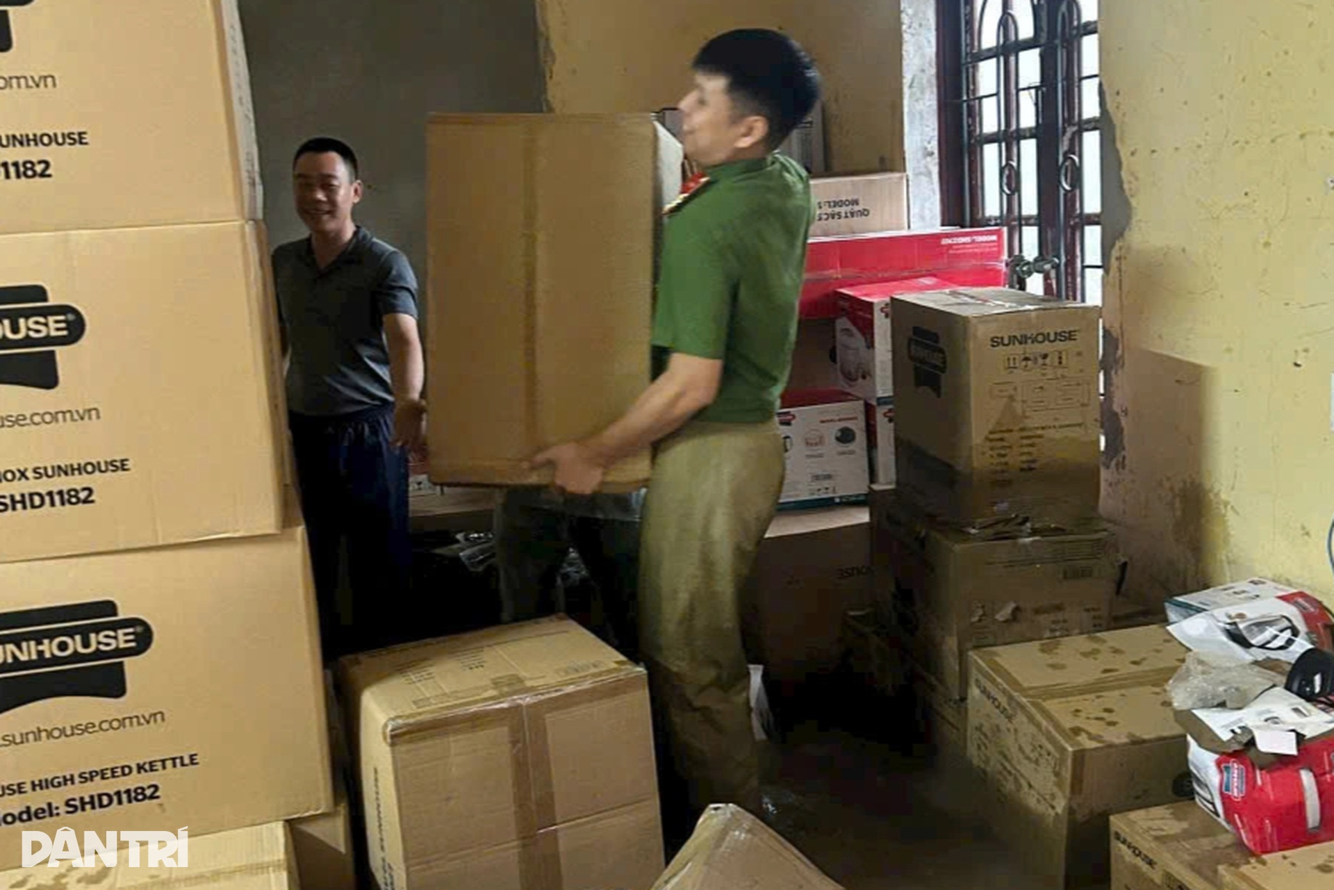 Đường phố Thanh Hóa ngập như sông, ô tô chết máy la liệt - 8 Đường phố Thanh Hóa ngập như sông, ô tô chết máy la liệt - 8