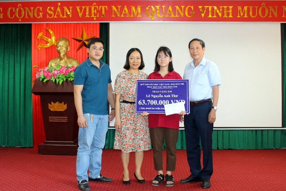 Nữ sinh mồ côi trường chuyên được bạn đọc giúp đỡ gần 400 triệu đồng - 4