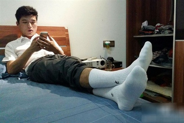 Em trai cá độ, mẹ chồng bán nhà trả nợ và đến ở cùng chúng tôi