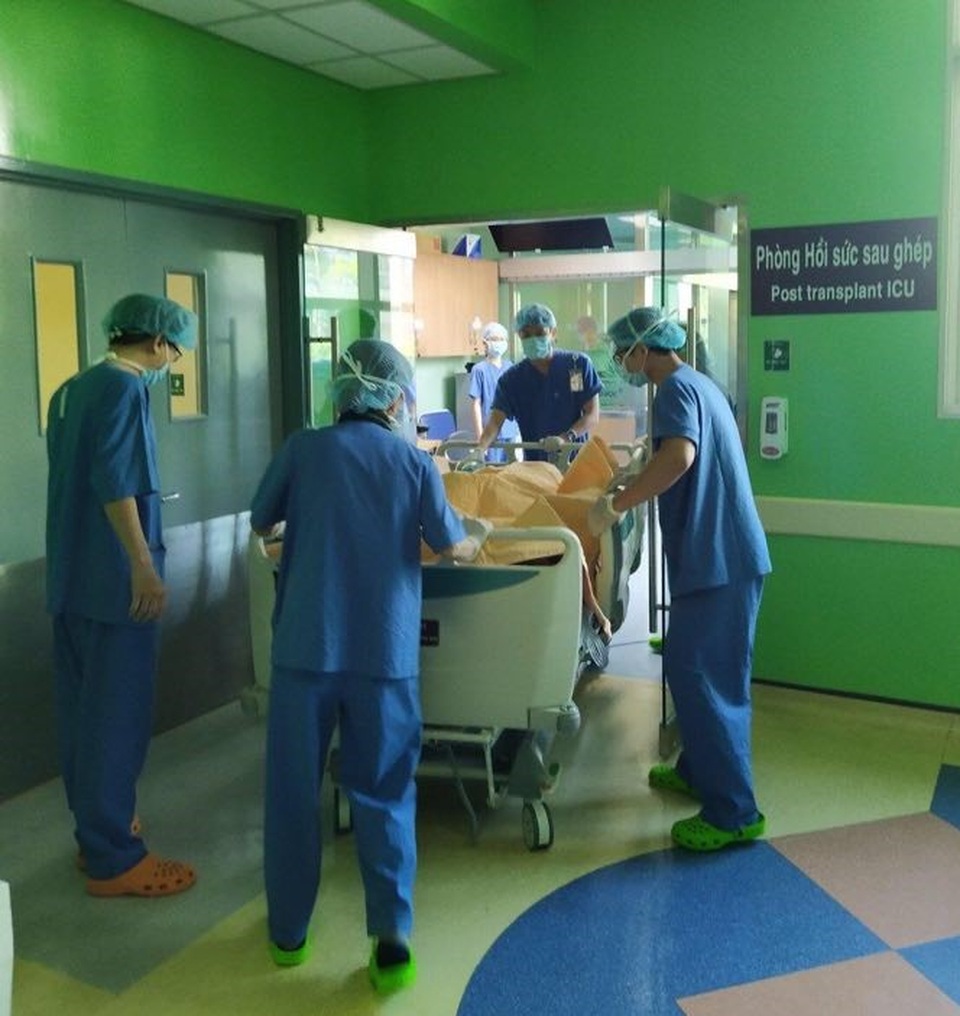 Lá gan người hiến tạng chết não vượt hành trình 1700km vào TPHCM cứu người - 7 Lá gan người hiến tạng chết não vượt hành trình 1700km vào TPHCM cứu người - 7
