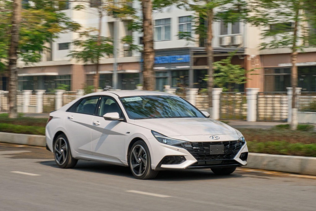 Bỏ qua Civic và Altis, người dùng chọn Elantra vì đủ nhu cầu, động cơ mạnh - 1 Bỏ qua Civic và Altis, người dùng chọn Elantra vì đủ nhu cầu, động cơ mạnh - 1