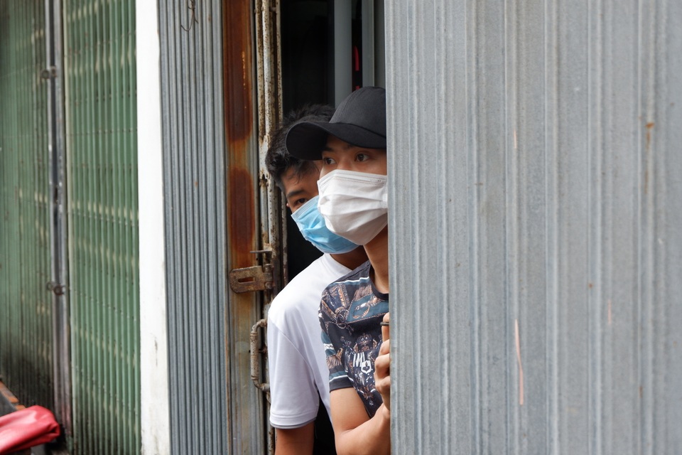 Nơi ở của bệnh nhân Covid-19 Hà Nội: 2 lớp kiểm soát, tiền được khử trùng - 7