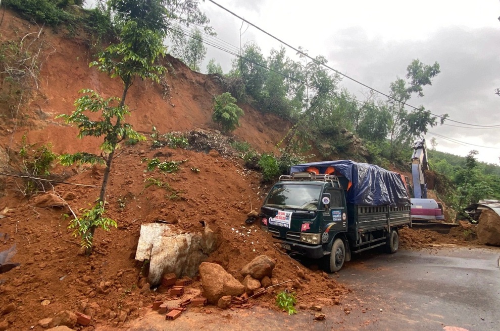 Hoãn các cuộc họp không cần thiết để di dời dân, ứng phó nguy cơ lũ quét - 3 Hoãn các cuộc họp không cần thiết để di dời dân, ứng phó nguy cơ lũ quét - 3