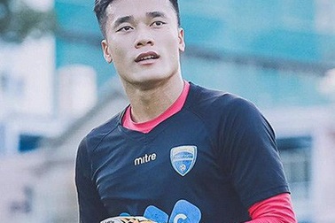 Nghị lực vượt khó của thủ môn Bùi Tiến Dũng vào đề thi chuyên Văn