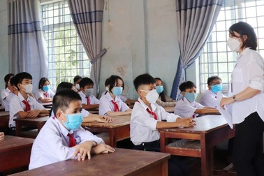 Nhiều trường nghỉ dạy trực tiếp gấp vì xuất hiện F0 trong học sinh